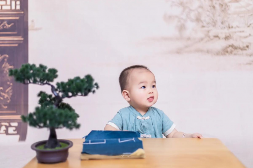 昆山怀孕肚子中间凹两边凸